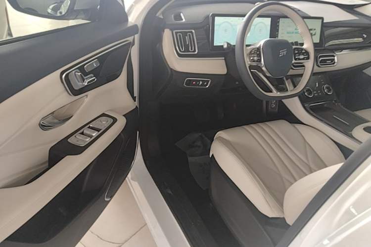 Used JETOUR Shanhai L7 2025 1.5T 120km Comfort Edition 7-Seater Driver Seat