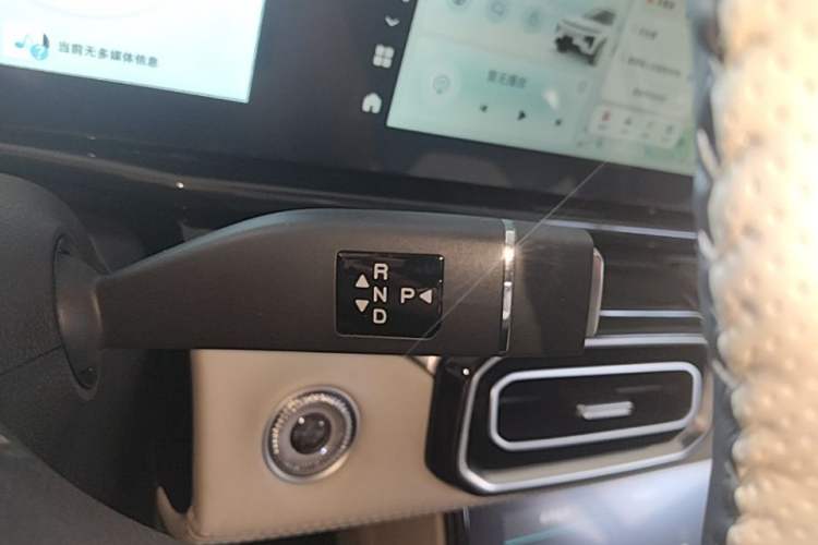 Used JETOUR Shanhai L7 2025 1.5T 120km Comfort Edition 7-Seater Gear Lever