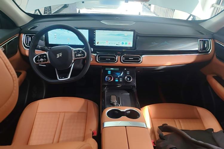 Used JETOUR Shanhai L7 2026 Model 1.5T 130km Luxury 7-seater Center Console