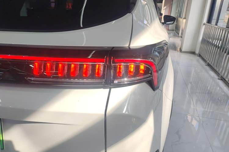 Used JETOUR Shanhai L7 2026 Model 1.5T 130km Luxury 7-seater Right Rear Taillight