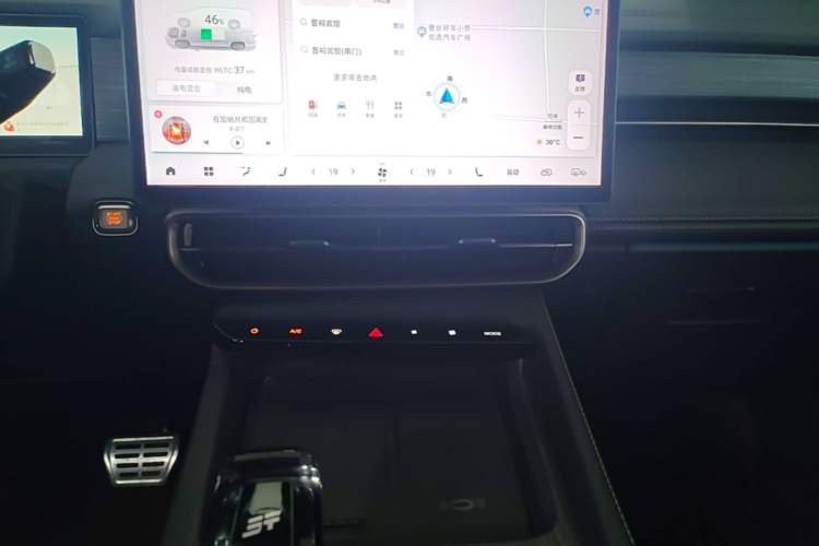 Used JETOUR Shanhai L9 2024 1.5TD 2DHT Executive Version 7-Seater Audio And AC Panel