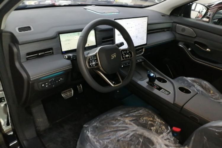 Used JETOUR Shanhai L9 2024 1.5TD 2DHT Pro 7-Seater Center Console