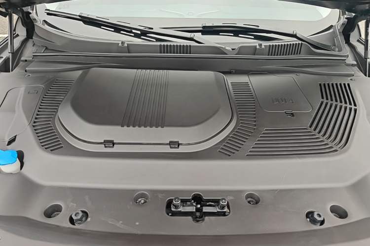 Used JETOUR Shanhai L9 2024 1.5TD 2DHT Pro 5-Seater Engine Bay