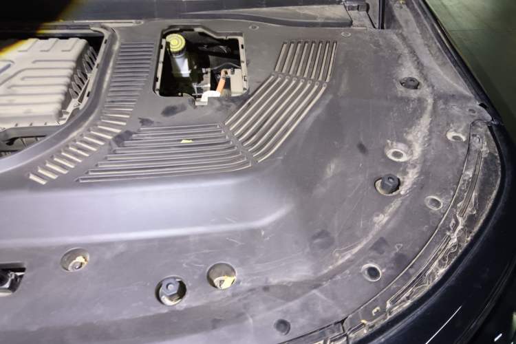 Used JETOUR Shanhai L9 2024 1.5TD 2DHT Pro 7-Seater Engine Bay Left
