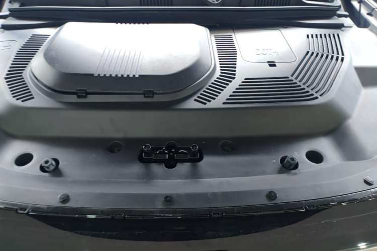 Used JETOUR Shanhai L9 2024 1.5TD 2DHT Executive Version 7-Seater Engine Bay