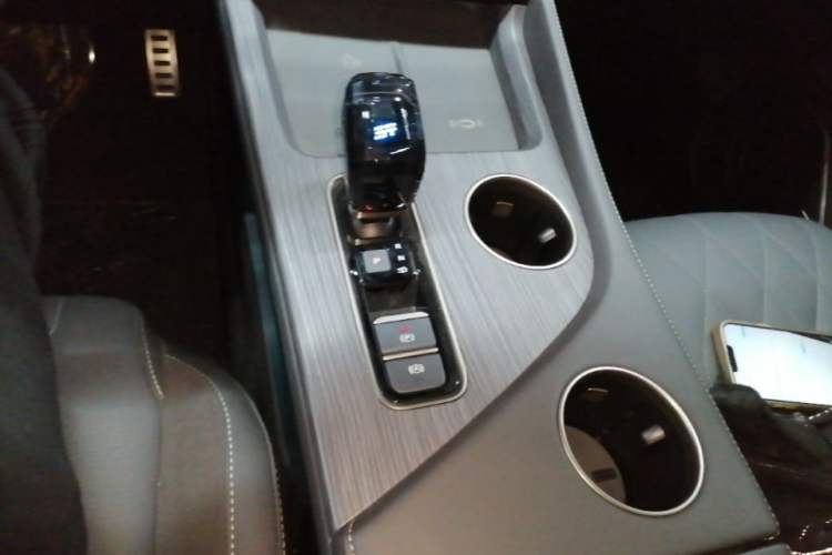 Used JETOUR Shanhai L9 2024 1.5TD 2DHT Pro 7-Seater Gear Lever
