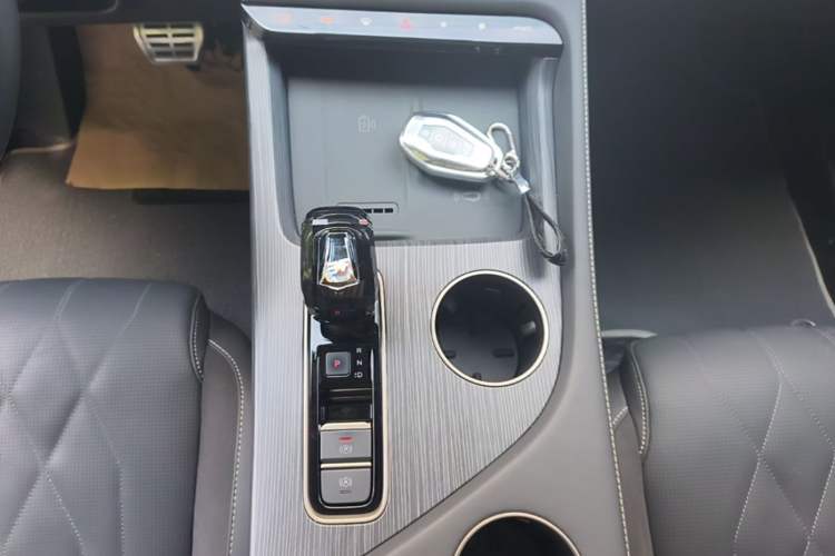 Used JETOUR Shanhai L9 2024 1.5TD 2DHT Pro 5-Seater Gear Lever