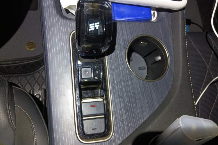 Used JETOUR Shanhai L9 2024 1.5TD 2DHT Pro 7-Seater Gear Lever