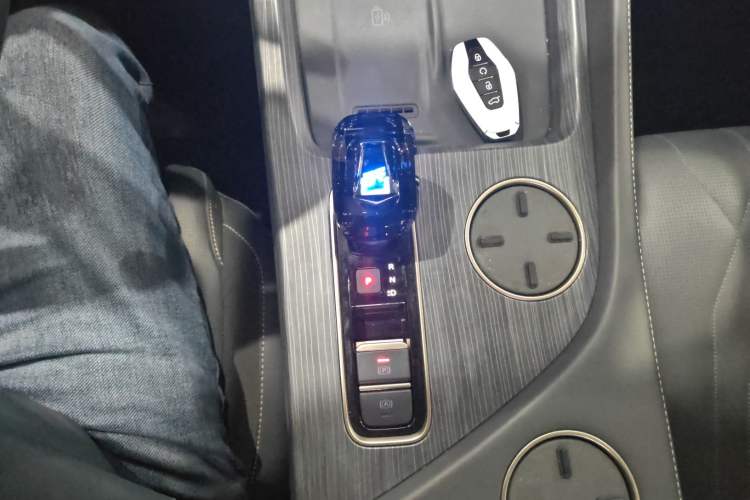 Used JETOUR Shanhai L9 2024 1.5TD 2DHT Pro 5-Seater Gear Lever