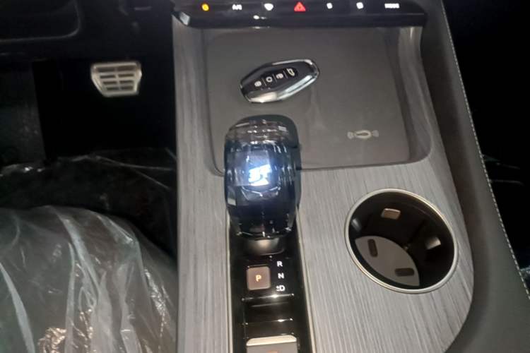 Used JETOUR Shanhai L9 2024 1.5TD 2DHT Pro 7-Seater Gear Lever