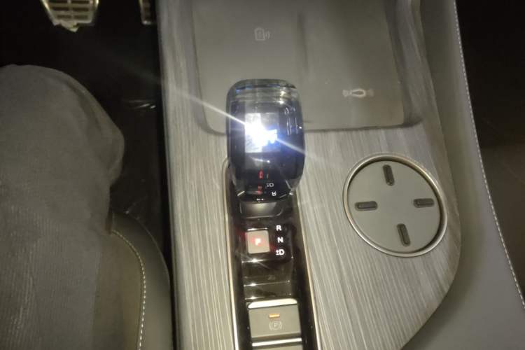 Used JETOUR Shanhai L9 2024 1.5TD 2DHT Pro 7-Seater Gear Lever