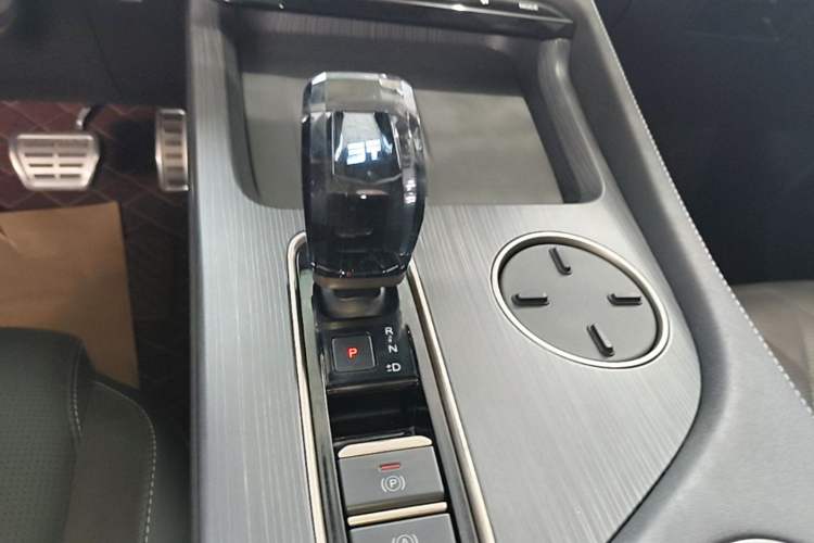 Used JETOUR Shanhai L9 2024 1.5TD 2DHT Pro 5-Seater Gear Lever