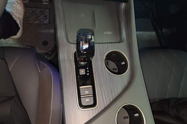 Used JETOUR Shanhai L9 2024 1.5TD 2DHT Max 7-Seater Gear Lever