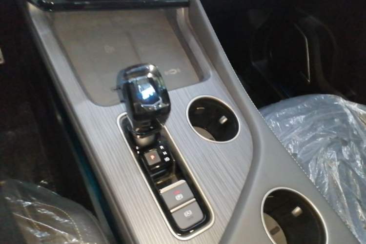 Used JETOUR Shanhai L9 2024 1.5TD 2DHT Pro 7-Seater Gear Lever