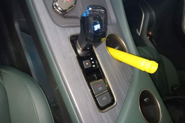 Used JETOUR Shanhai L9 2024 1.5TD 2DHT Pro 5-Seater Gear Lever