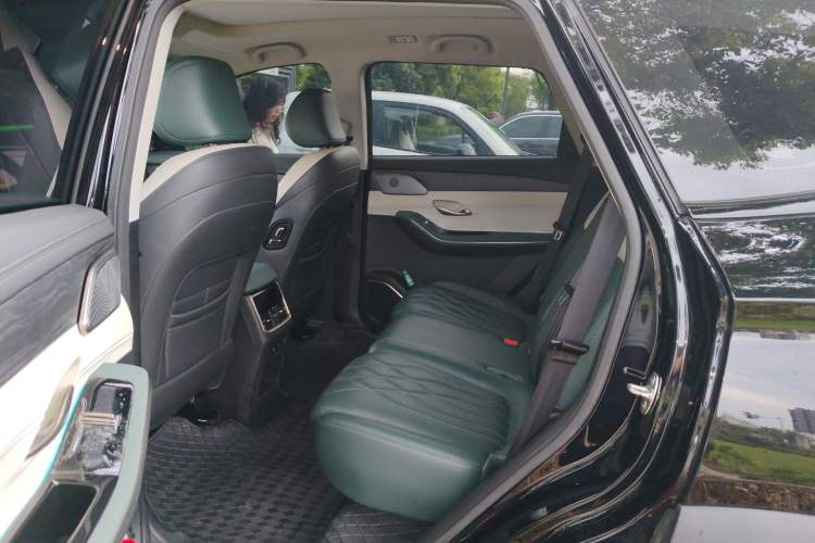 Used JETOUR Shanhai L9 2024 1.5TD 2DHT Pro 7-Seater Left Rear Seat