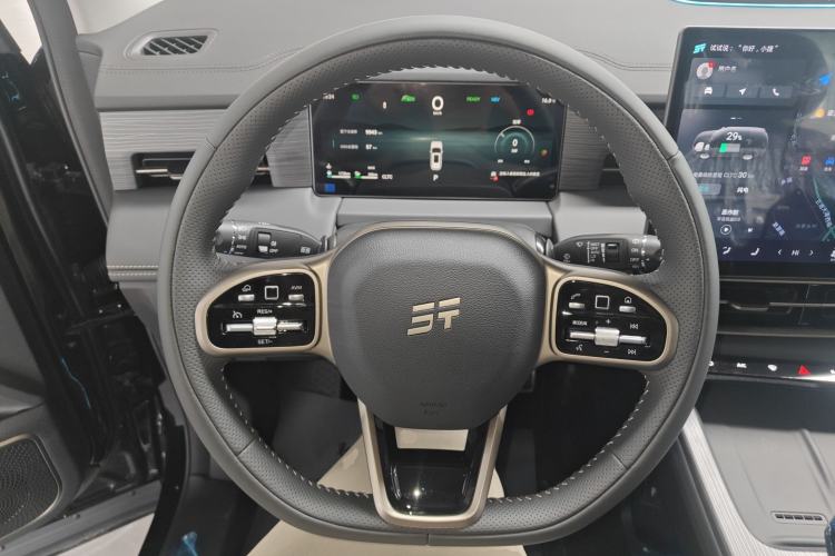Used JETOUR Shanhai L9 2024 1.5TD 2DHT Executive Edition 5 Seats Steering Wheel