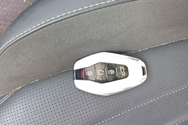 Used JETOUR Shanhai L9 2024 1.5TD 2DHT Air 7-Seater Vehicle Key