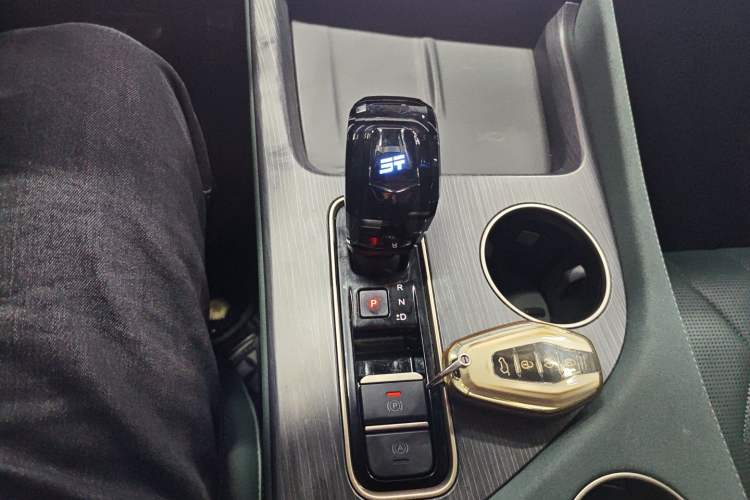 Used JETOUR Shanhai L9 2024 1.5TD 2DHT Pro 7-Seater Gear Lever