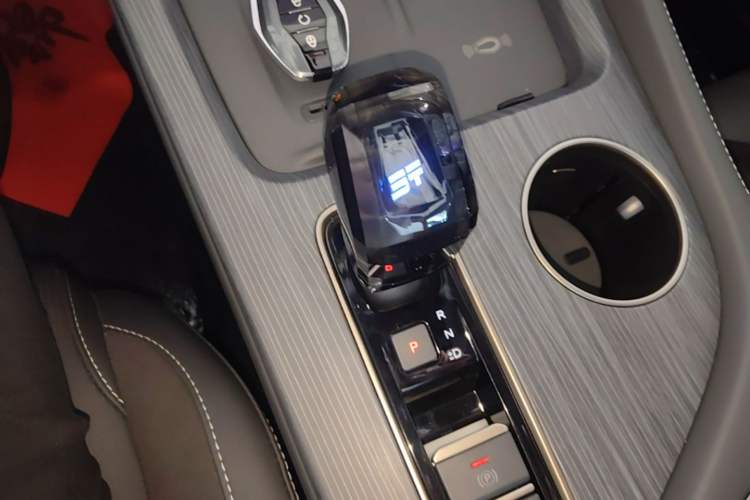 Used JETOUR Shanhai L9 2024 1.5TD 2DHT Pro 5-Seater Gear Lever