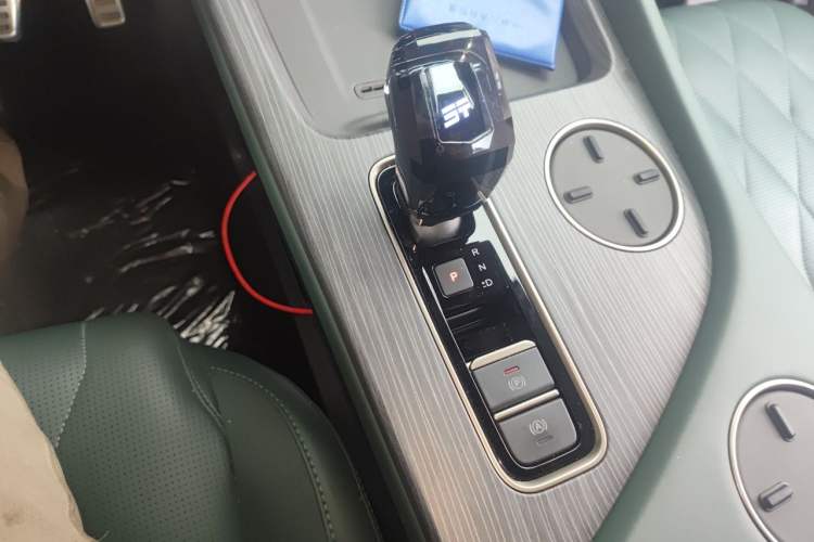 Used JETOUR Shanhai L9 2024 1.5TD 2DHT Pro 7-Seater Gear Lever