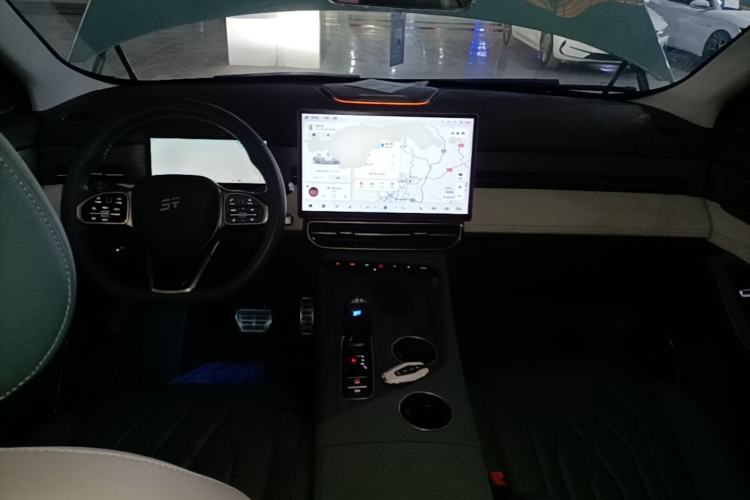 Used JETOUR Shanhai L9 2024 1.5TD 2DHT Max 7-Seater Center Console