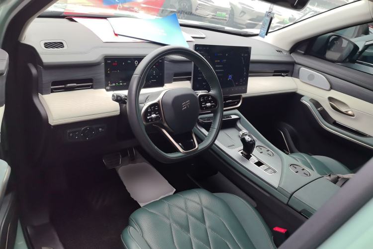 Used JETOUR Shanhai L9 2024 1.5TD 2DHT Max 7-Seater Center Console