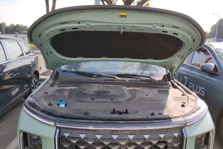 Used JETOUR Shanhai L9 2024 1.5TD 2DHT Pro 7-Seater Engine Bay