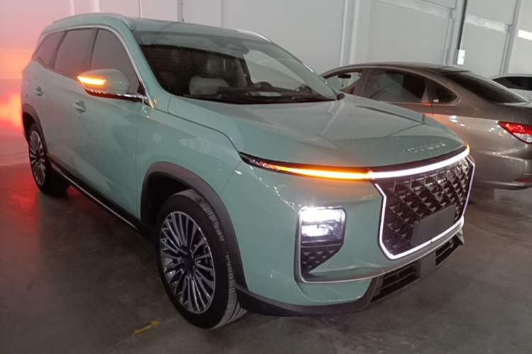 Used JETOUR Shanhai L9 2024 1.5TD 2DHT Max 7-Seater Front Right 45 Deg
