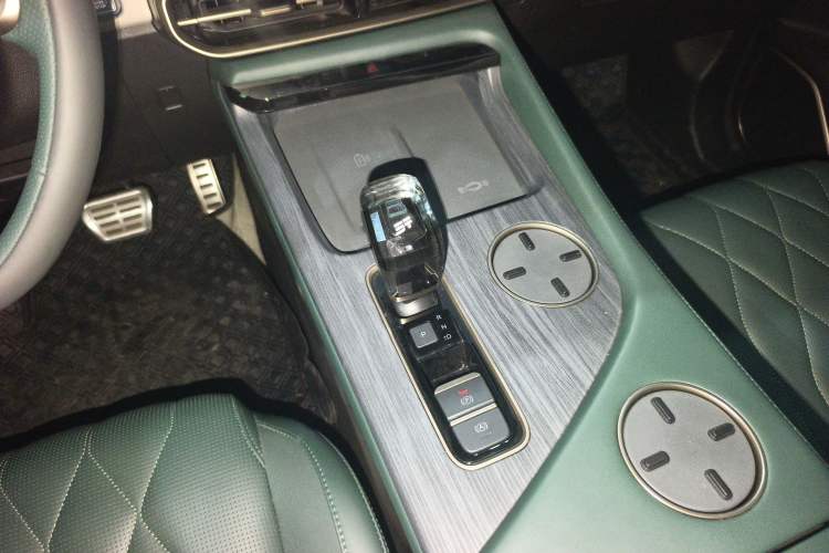 Used JETOUR Shanhai L9 2024 1.5TD 2DHT Pro 5-Seater Gear Lever