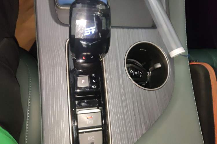 Used JETOUR Shanhai L9 2024 1.5TD 2DHT Max 7-Seater Gear Lever