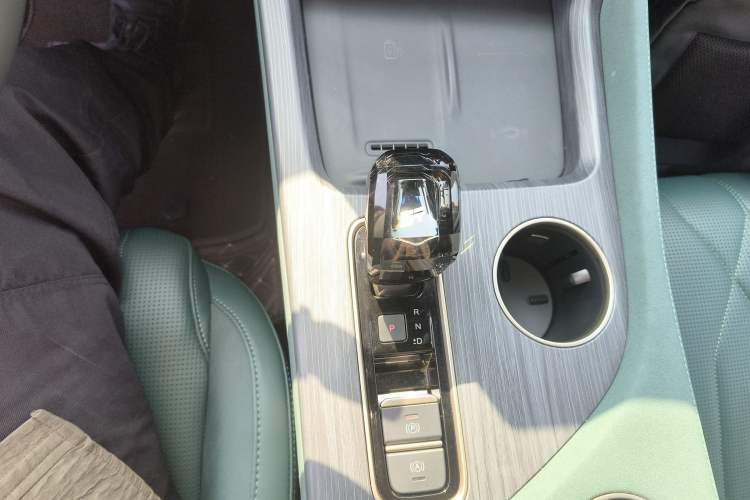 Used JETOUR Shanhai L9 2024 1.5TD 2DHT Max 7-Seater Gear Lever