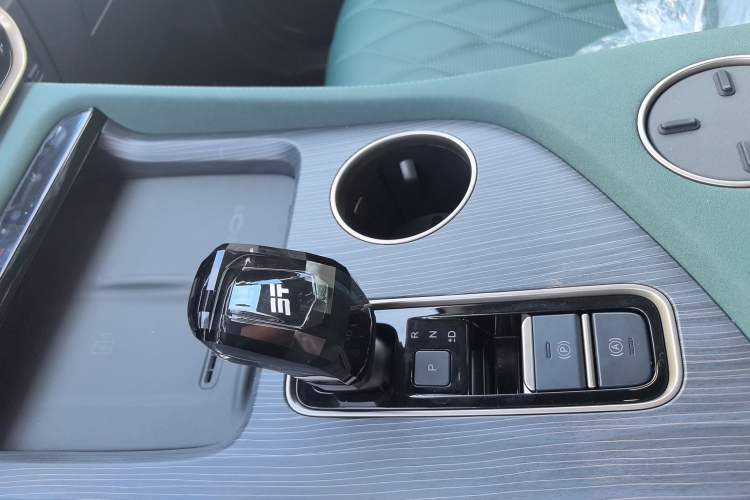 Used JETOUR Shanhai L9 2024 1.5TD 2DHT Pro 7-Seater Gear Lever