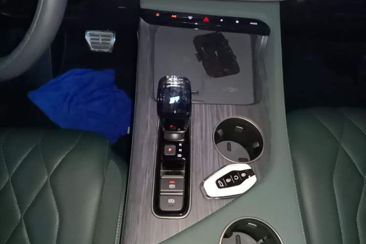 Used JETOUR Shanhai L9 2024 1.5TD 2DHT Max 7-Seater Gear Lever