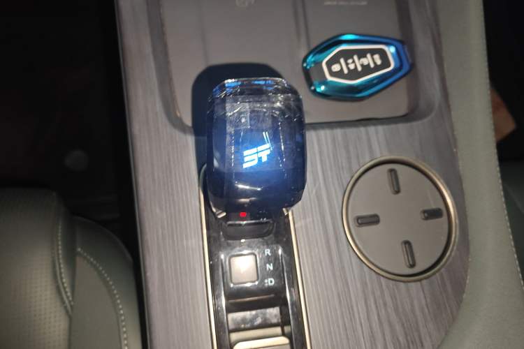 Used JETOUR Shanhai L9 2024 1.5TD 2DHT Max 7-Seater Gear Lever