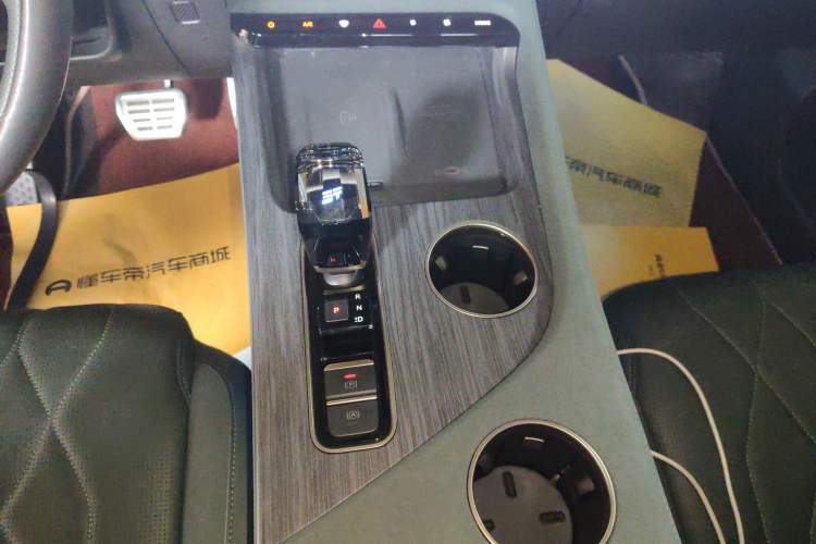 Used JETOUR Shanhai L9 2024 1.5TD 2DHT Max 7-Seater Gear Lever