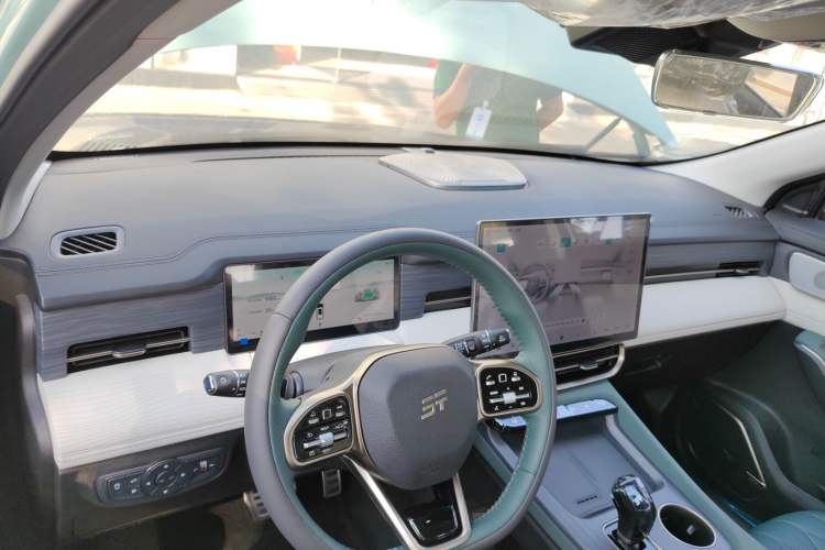 Used JETOUR Shanhai L9 2024 1.5TD 2DHT Pro 7-Seater Interior 2