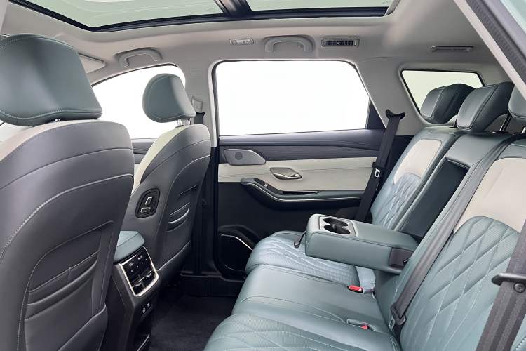 Used JETOUR Shanhai L9 2024 1.5TD 2DHT Pro 7-Seater Interior 2
