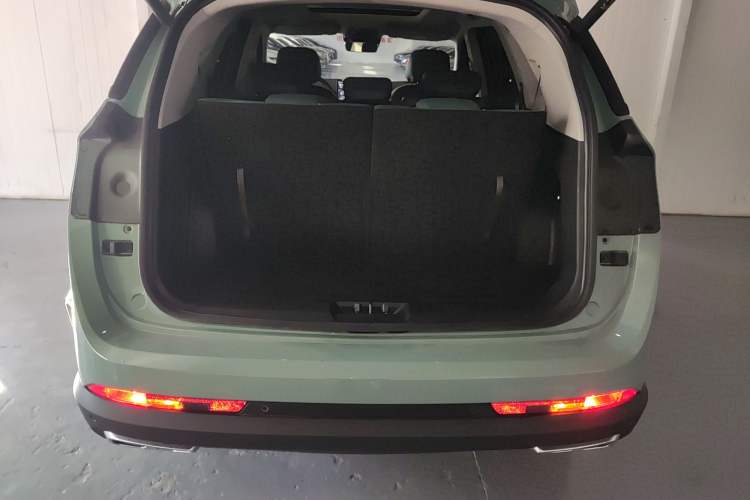 Used JETOUR Shanhai L9 2024 1.5TD 2DHT Max 7-Seater Trunk