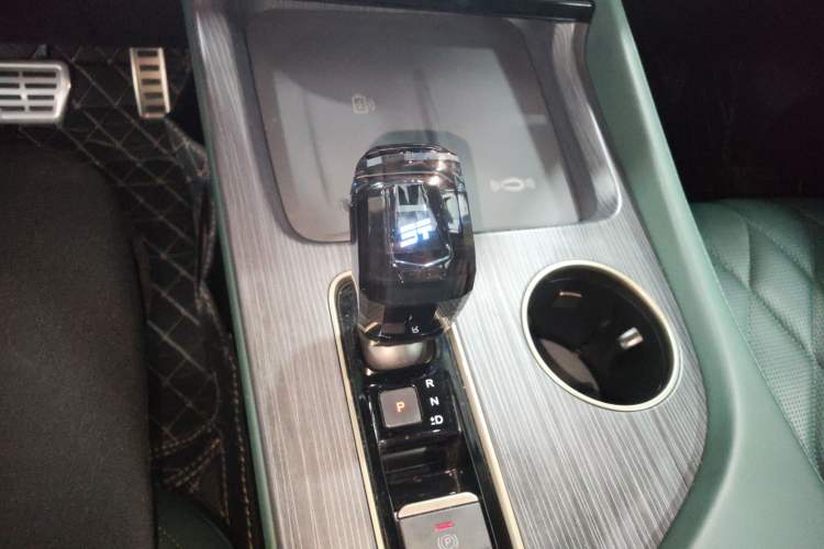 Used JETOUR Shanhai L9 2024 1.5TD 2DHT Pro 5-Seater Gear Lever