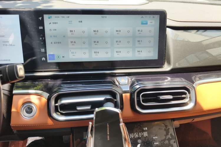 Used JETOUR Shanhai L9 2024 1.5TD 2DHT Air 5-Seater Audio And AC Panel