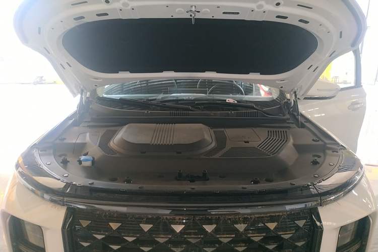 Used JETOUR Shanhai L9 2024 1.5TD 2DHT Air 7-Seater Engine Bay