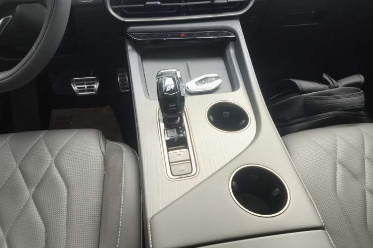 Used JETOUR Shanhai L9 2024 1.5TD 2DHT Pro 7-Seater Gear Lever