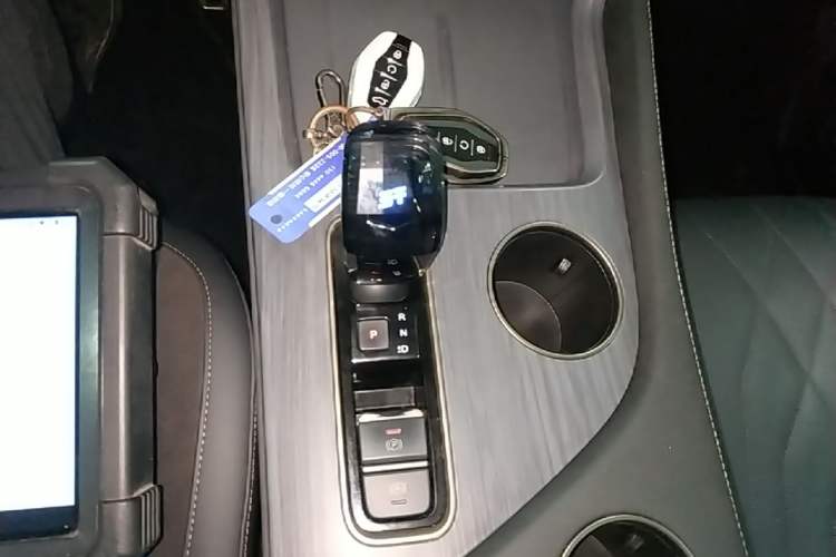 Used JETOUR Shanhai L9 2024 1.5TD 2DHT Air 7-Seater Gear Lever