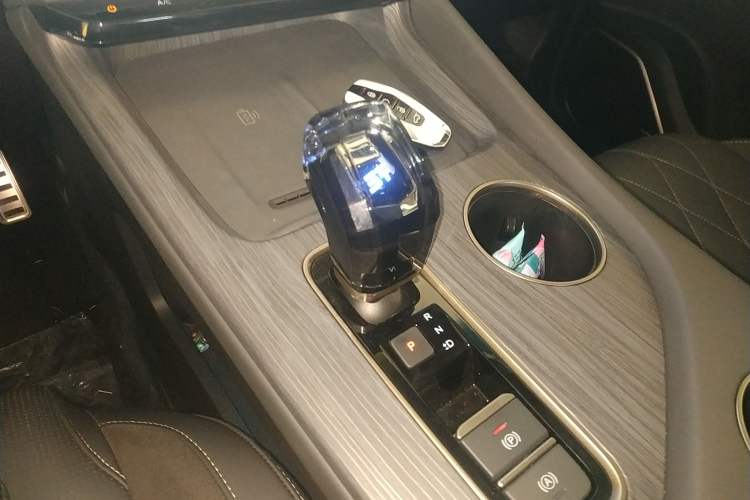 Used JETOUR Shanhai L9 2024 1.5TD 2DHT Air 7-Seater Gear Lever