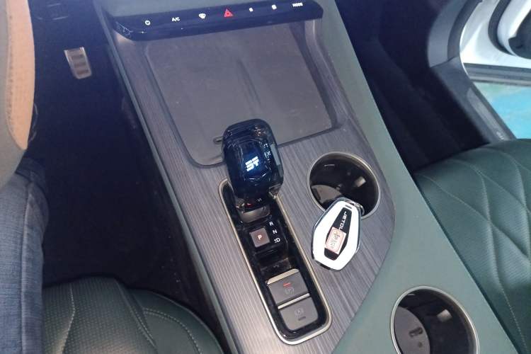 Used JETOUR Shanhai L9 2024 1.5TD 2DHT Pro 5-Seater Gear Lever