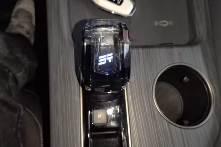 Used JETOUR Shanhai L9 2024 1.5TD 2DHT Air 7-Seater Gear Lever