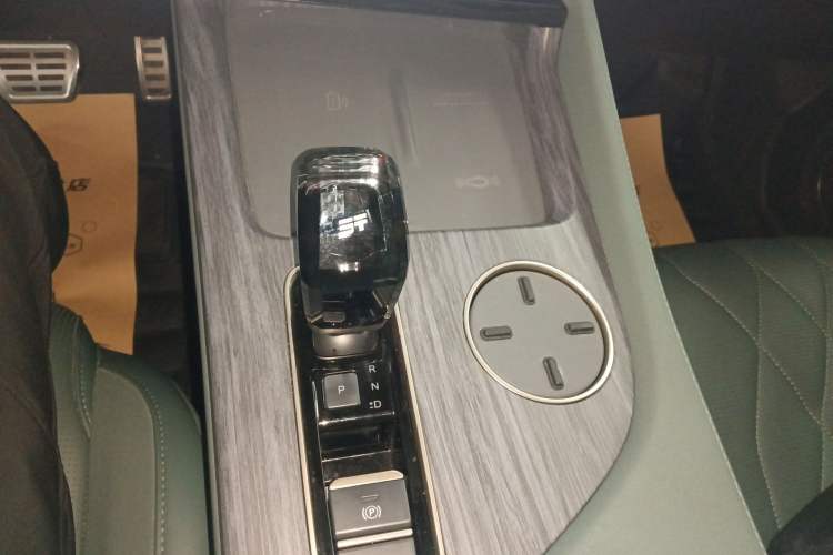 Used JETOUR Shanhai L9 2024 1.5TD 2DHT Pro 5-Seater Gear Lever