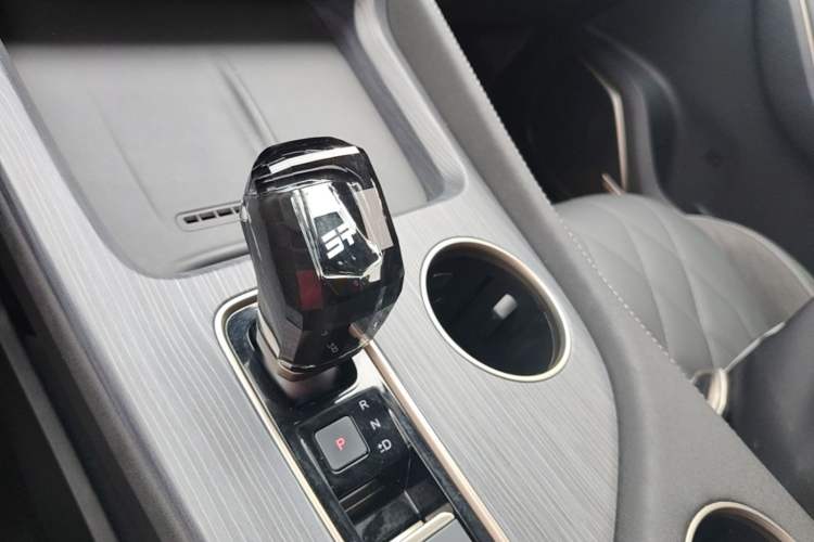 Used JETOUR Shanhai L9 2024 1.5TD 2DHT Pro 7-Seater Gear Lever