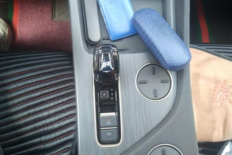 Used JETOUR Shanhai L9 2024 1.5TD 2DHT Pro 7-Seater Gear Lever